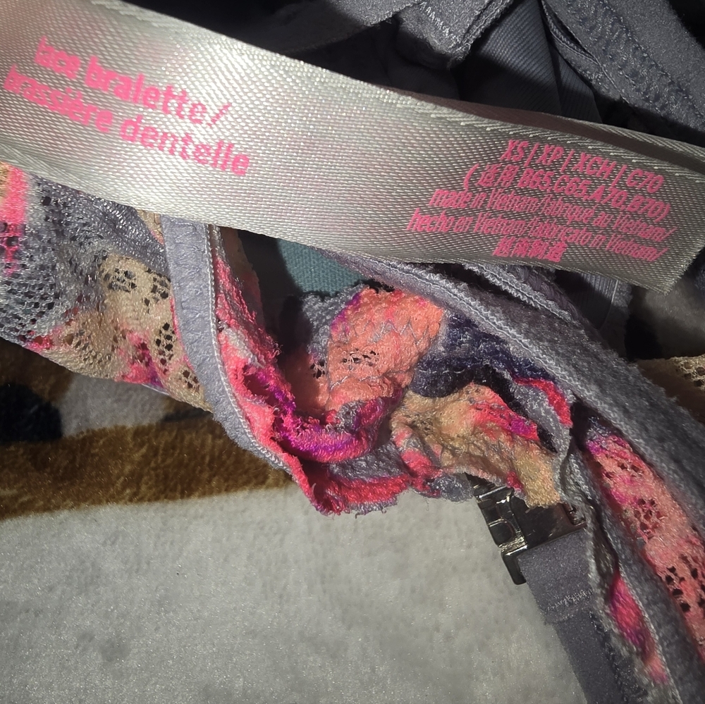 Victoria'a Secret Floral Lace Bralette Size: XS - Picture 3 of 3